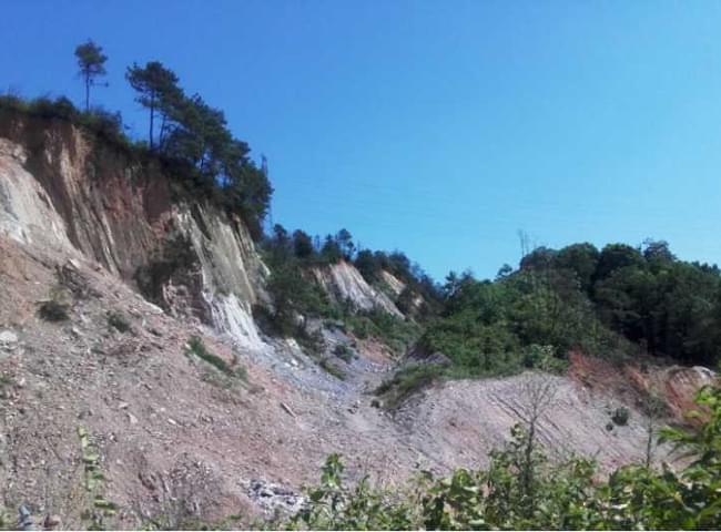 礦山香蕉视频播放器中礦山邊坡碎石灘治理